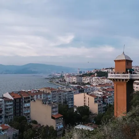 Appartamento Near The Historical Elevator With A Sea View Smirne