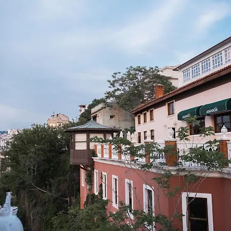 Near The Historical Elevator With A Sea View Appartamento Smirne